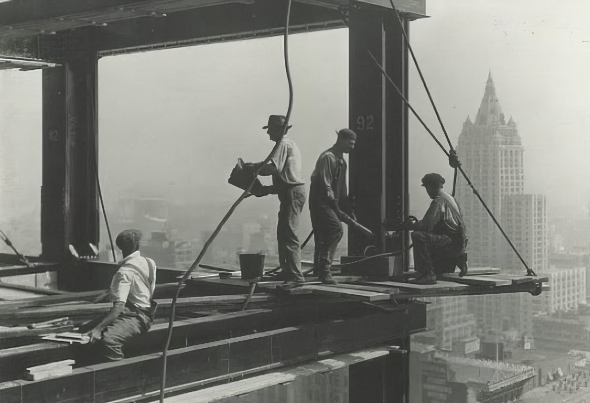 Historical Photos Show the Construction of Empire State Building in NYC, 1930s