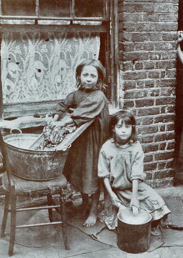The Spitalfields Nippers: A Glimpse into the Lives of Destitute East End Children in the 1910s