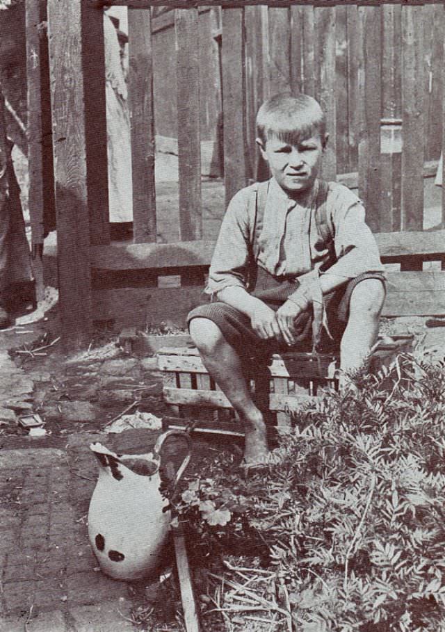 The Spitalfields Nippers: A Glimpse into the Lives of Destitute East End Children in the 1910s