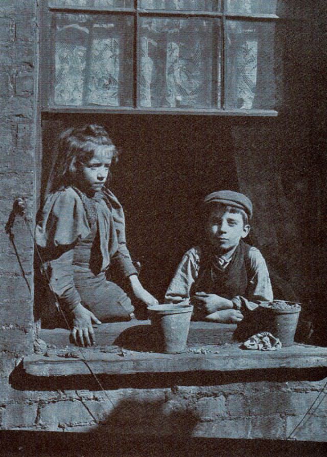 The Spitalfields Nippers: A Glimpse into the Lives of Destitute East End Children in the 1910s