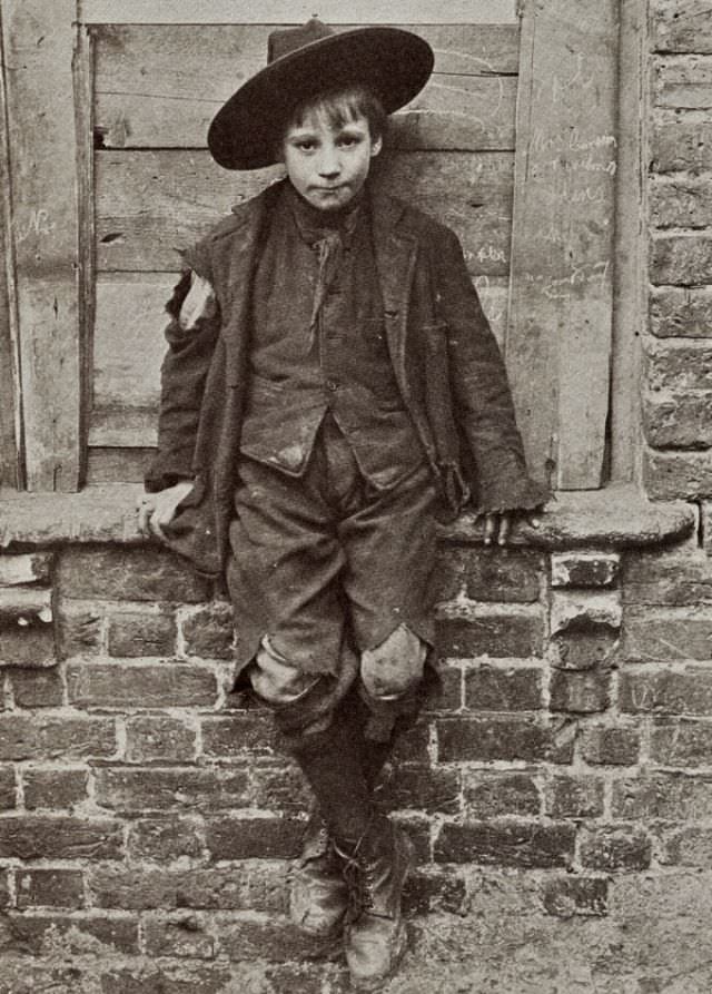 The Spitalfields Nippers: A Glimpse into the Lives of Destitute East End Children in the 1910s