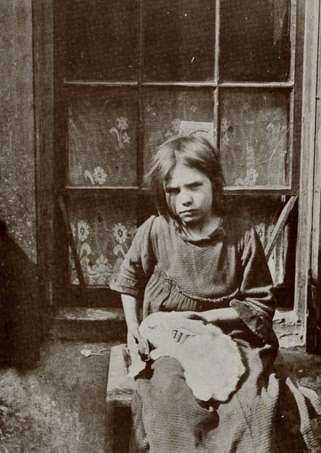 The Spitalfields Nippers: A Glimpse into the Lives of Destitute East End Children in the 1910s
