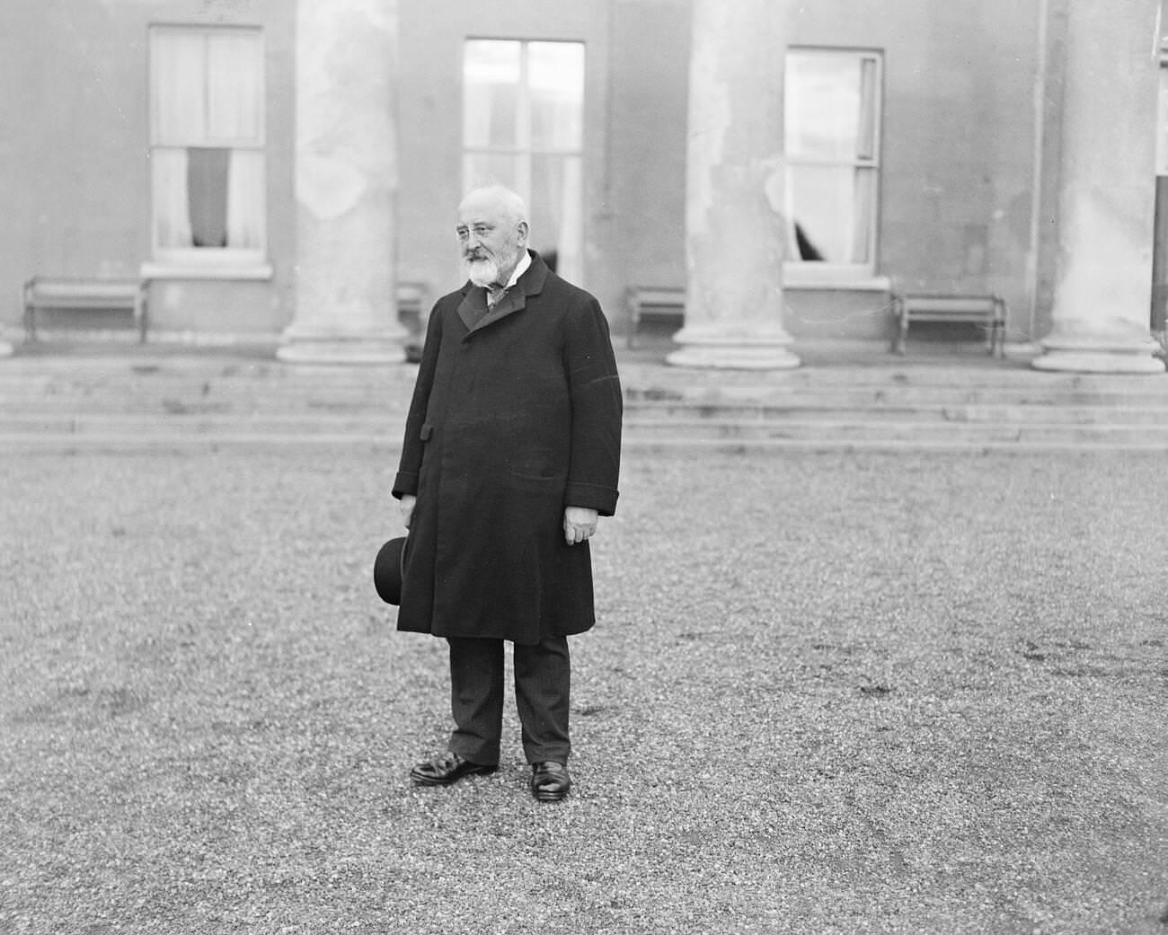 The Irish Governor General's first speech to both houses at Dublin with Mr T M Healy outside the Senate House, 1922.