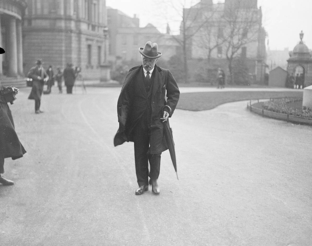 The Irish Governor General's first speech to both houses at Dublin with Lord Glenavy arriving, 1922.