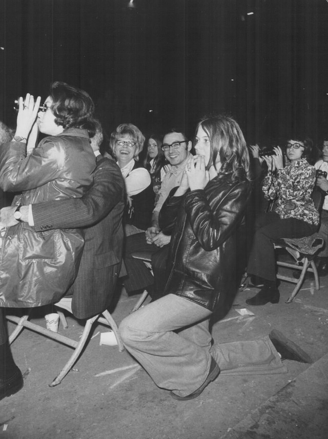 Collapsing, Crying, and Screaming: Teenage Fan Girls at Elvis Presley Concerts in the 1950s