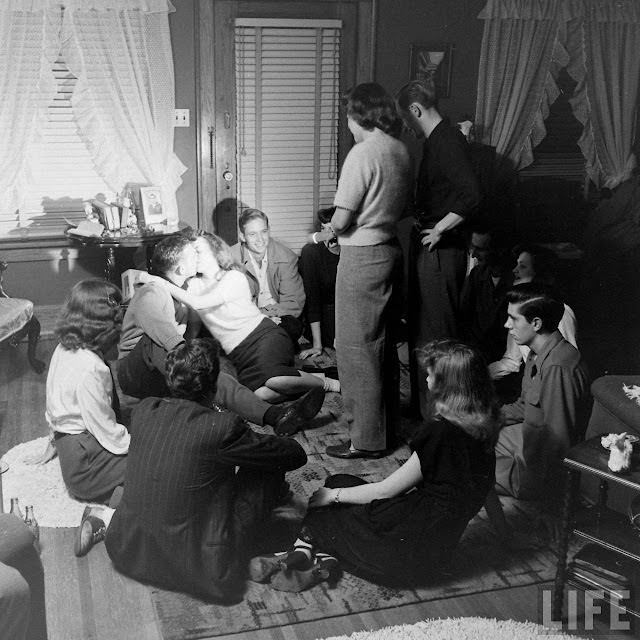 Stunning Vintage Photos of High School Teenagers in Des Moines, Iowa, 1947