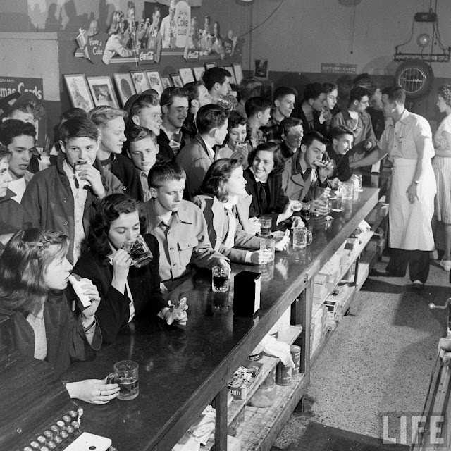 Stunning Vintage Photos of High School Teenagers in Des Moines, Iowa, 1947