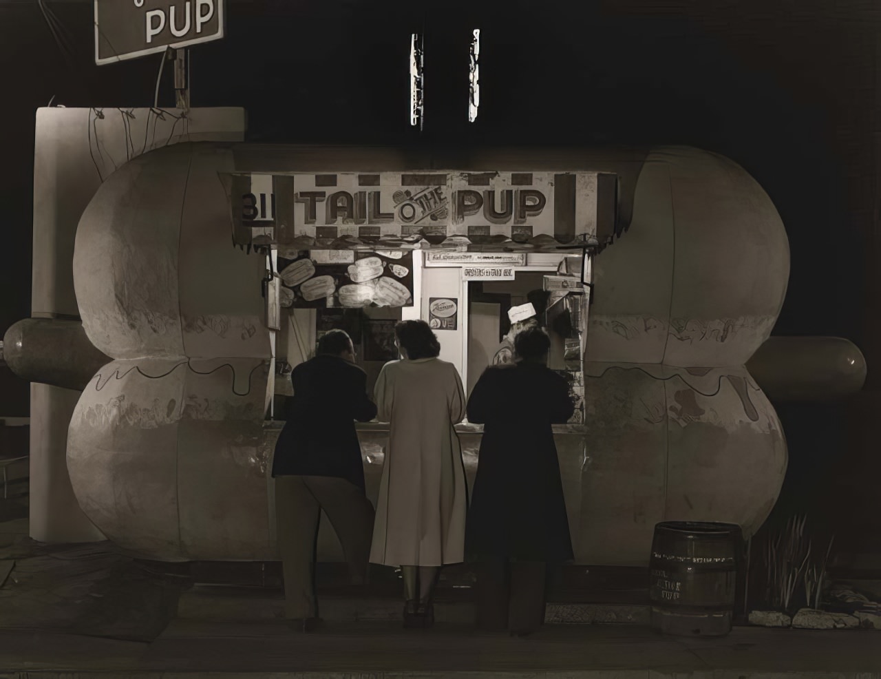 Sunshine and Shadows: Los Angeles Life Through Max Yavno's Lens in the 1940s