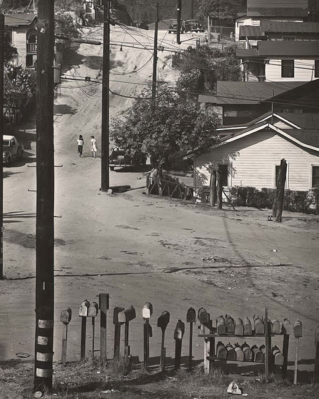 Sunshine and Shadows: Los Angeles Life Through Max Yavno's Lens in the 1940s