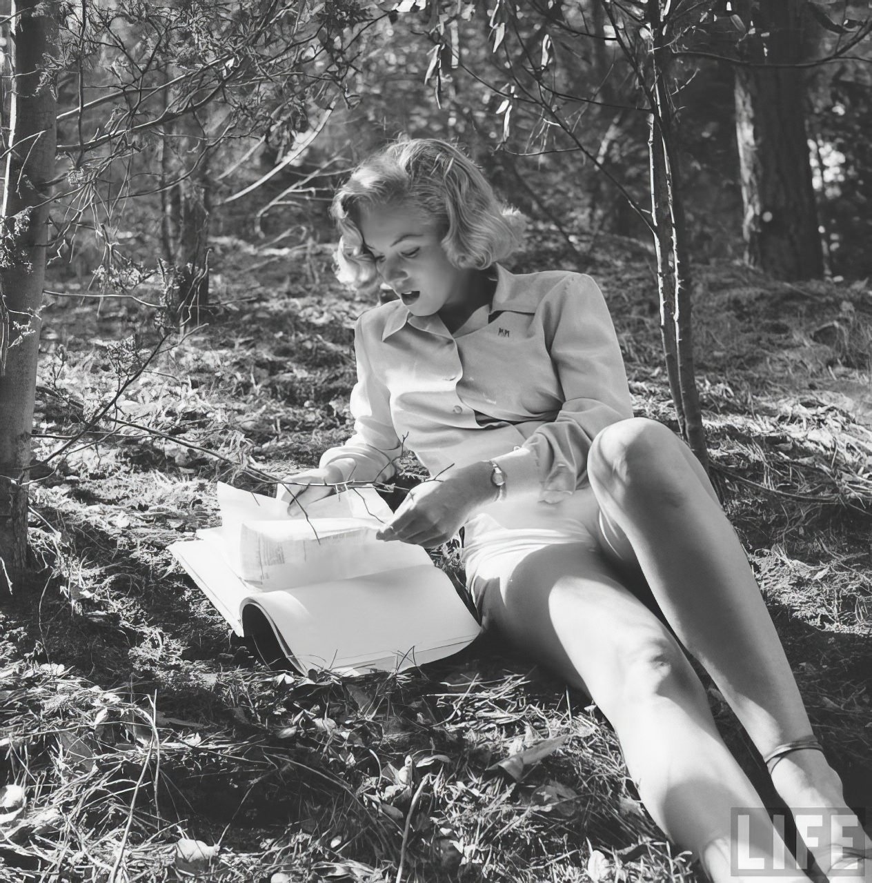 Fabulous Vintage Photos of Marilyn Monroe Reading Books