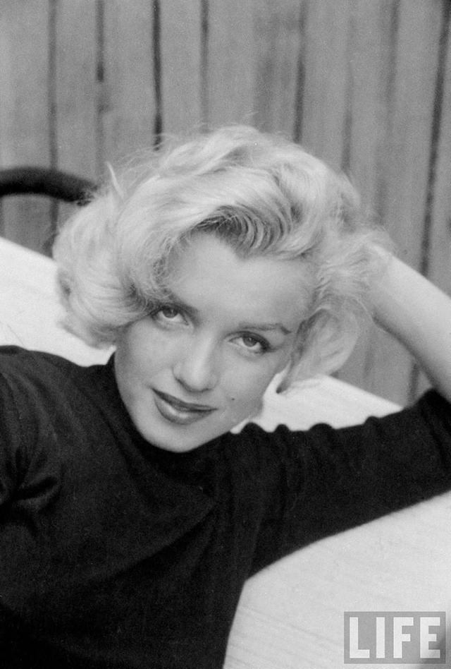 Marilyn Monroe at Home: A Glimpse into the Private Life of an Icon, 1953