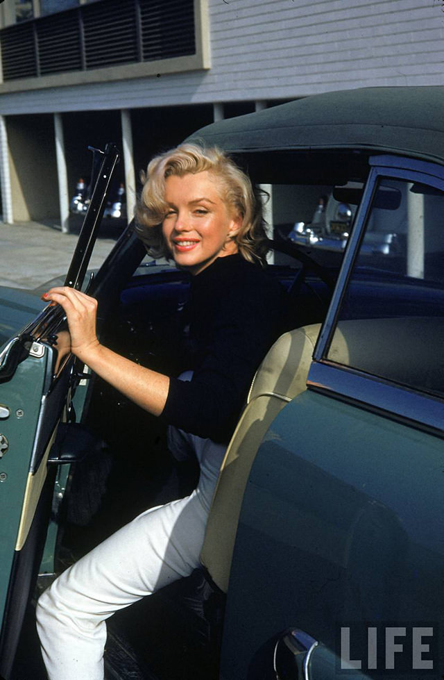 Marilyn Monroe at Home: A Glimpse into the Private Life of an Icon, 1953