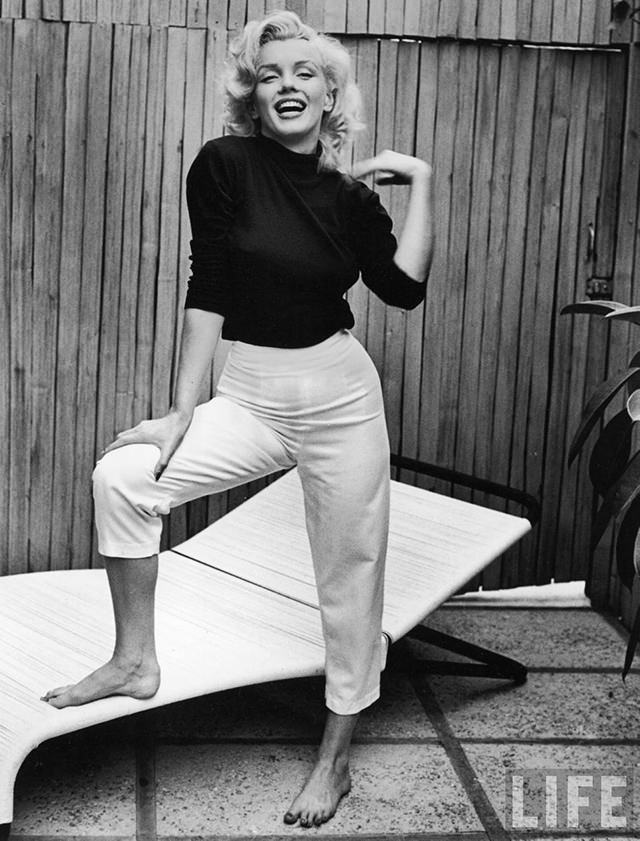Marilyn Monroe at Home: A Glimpse into the Private Life of an Icon, 1953