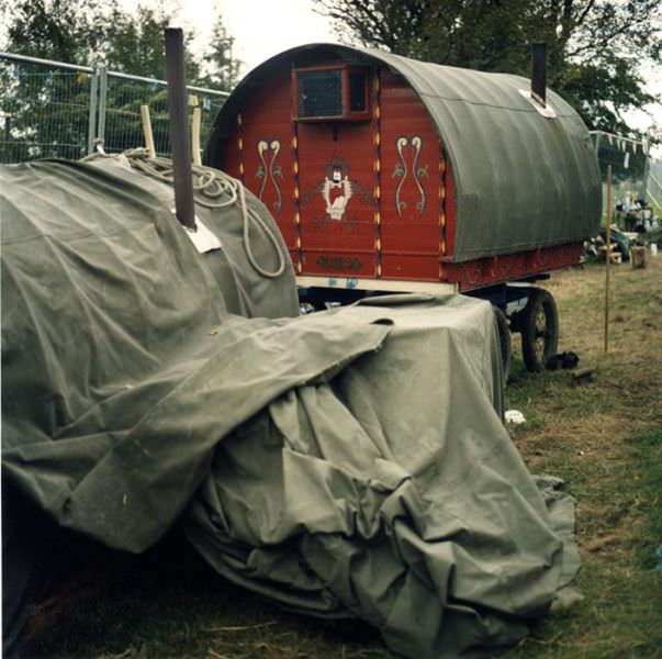 A Glimpse into the Lives of Modern Gypsies in 1986 through Vintage Photos