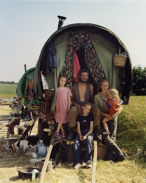 A Glimpse into the Lives of Modern Gypsies in 1986 through Vintage Photos