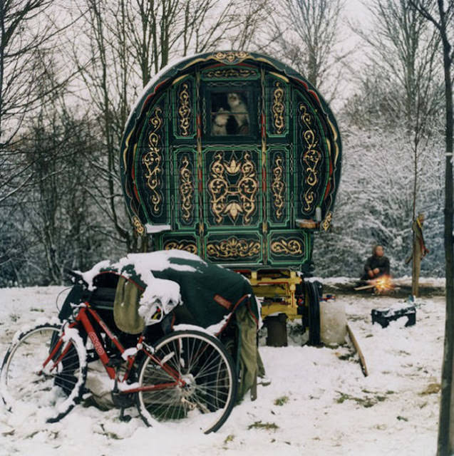 A Glimpse into the Lives of Modern Gypsies in 1986 through Vintage Photos