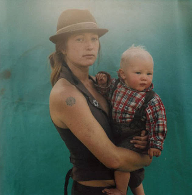A Glimpse into the Lives of Modern Gypsies in 1986 through Vintage Photos