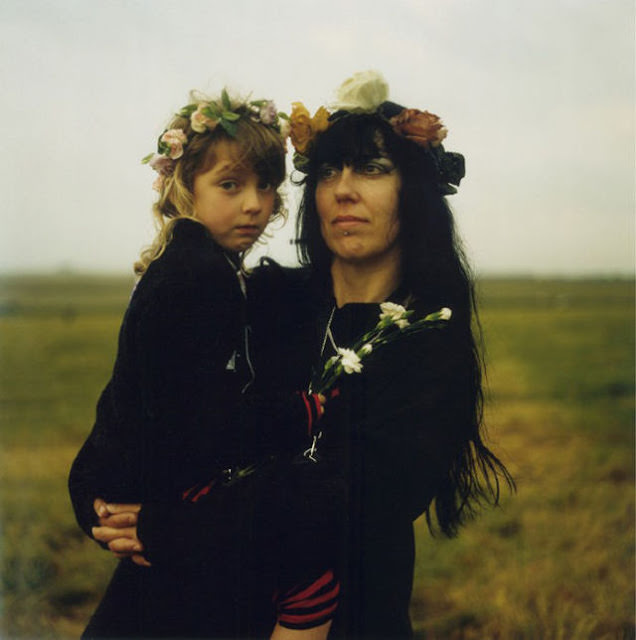 A Glimpse into the Lives of Modern Gypsies in 1986 through Vintage Photos