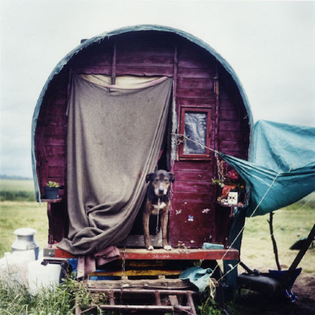A Glimpse into the Lives of Modern Gypsies in 1986 through Vintage Photos