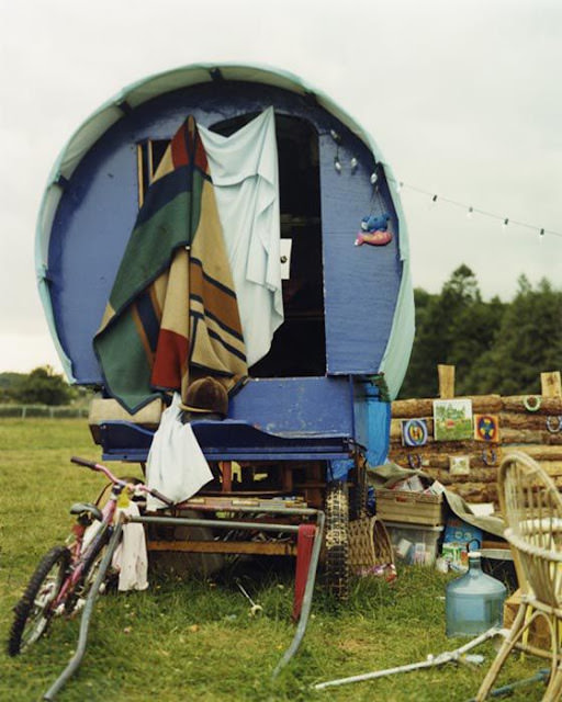 A Glimpse into the Lives of Modern Gypsies in 1986 through Vintage Photos