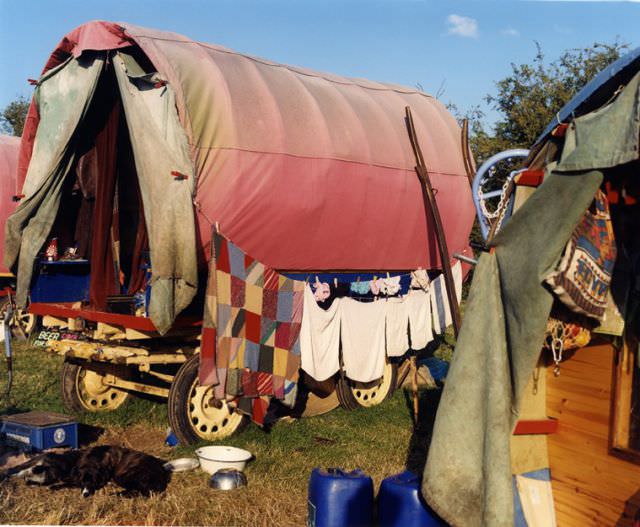 A Glimpse into the Lives of Modern Gypsies in 1986 through Vintage Photos