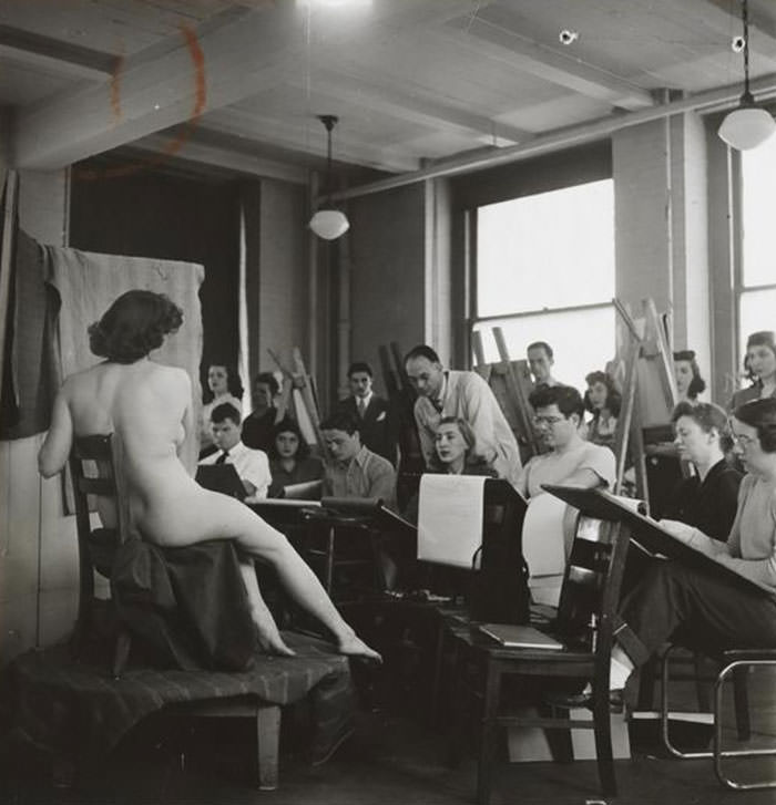 Students drawing a nude model in an art class, 1948.