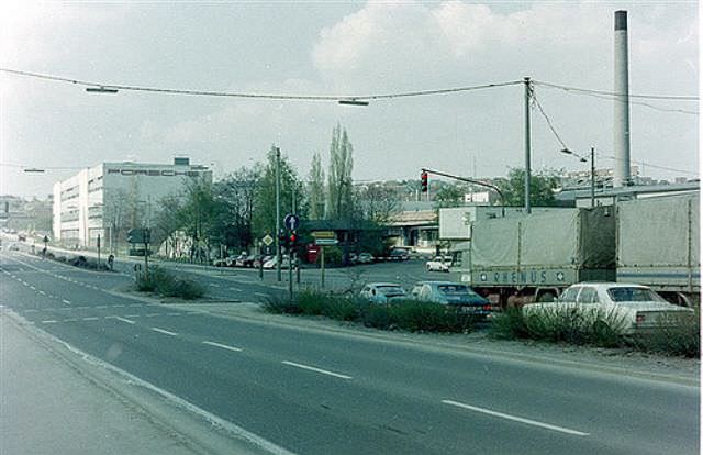 A Photographic Tour of the Porsche Factory in the Early 1970s