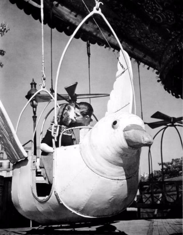The Street Life of Postwar Paris through the Lens of Izraelis Bidermanas
