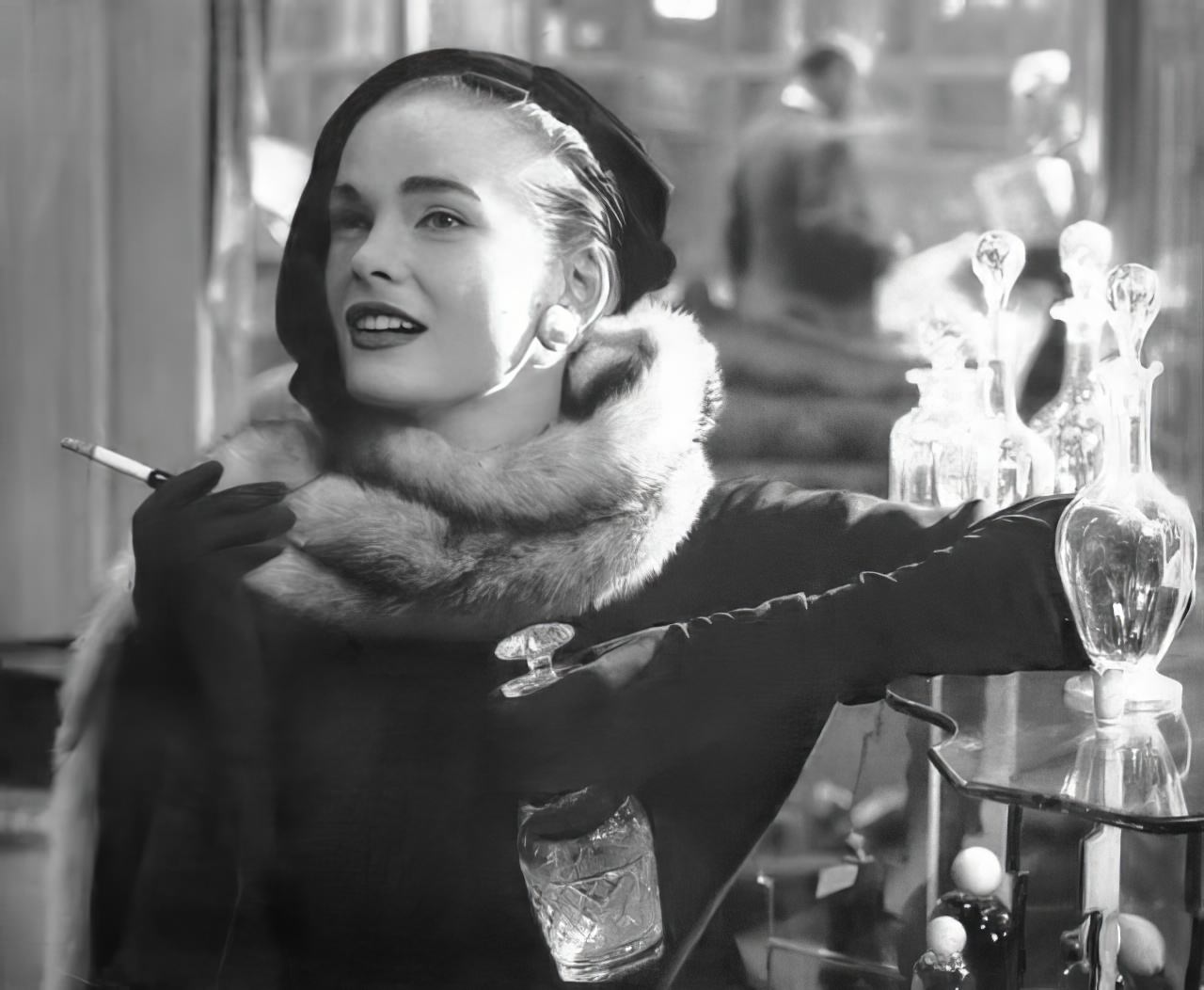 Susan Abraham wearing a black ribbed velvet painter's beret, 1954.