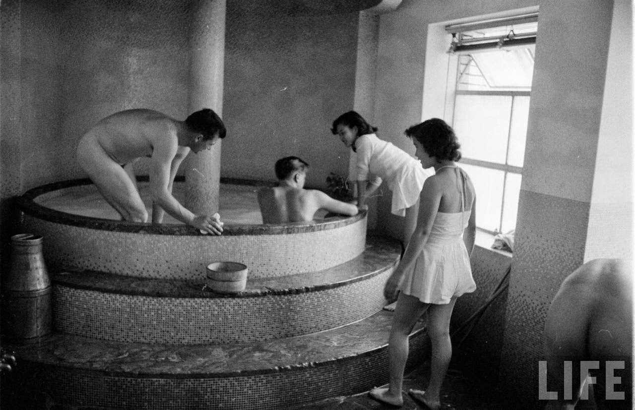 Vintage Photos Show Inside a Tokyo Bath House in 1951