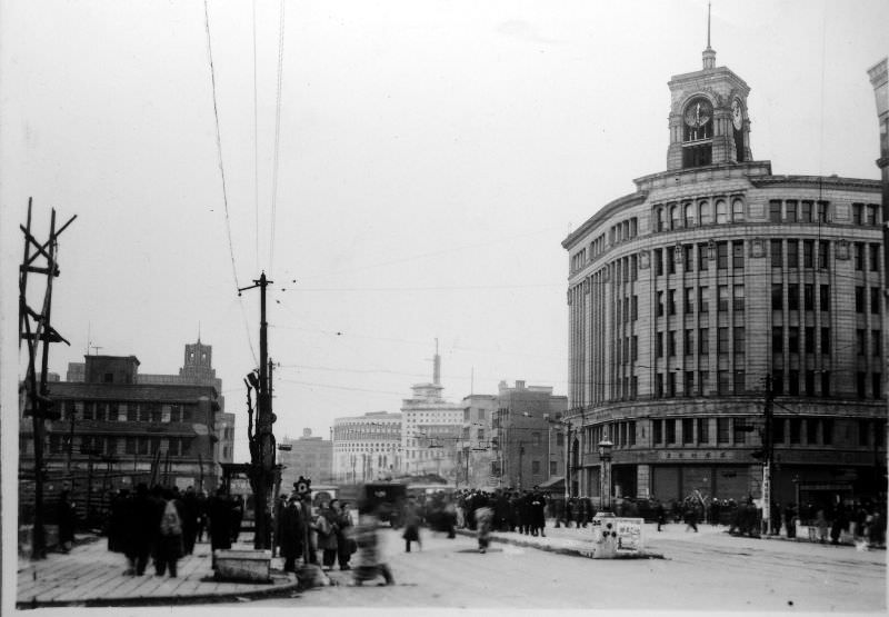 Street scenes of Ginza, 1940s.