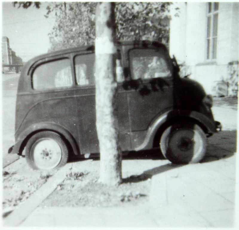 Most cars in Tokyo are this size, 1940s.