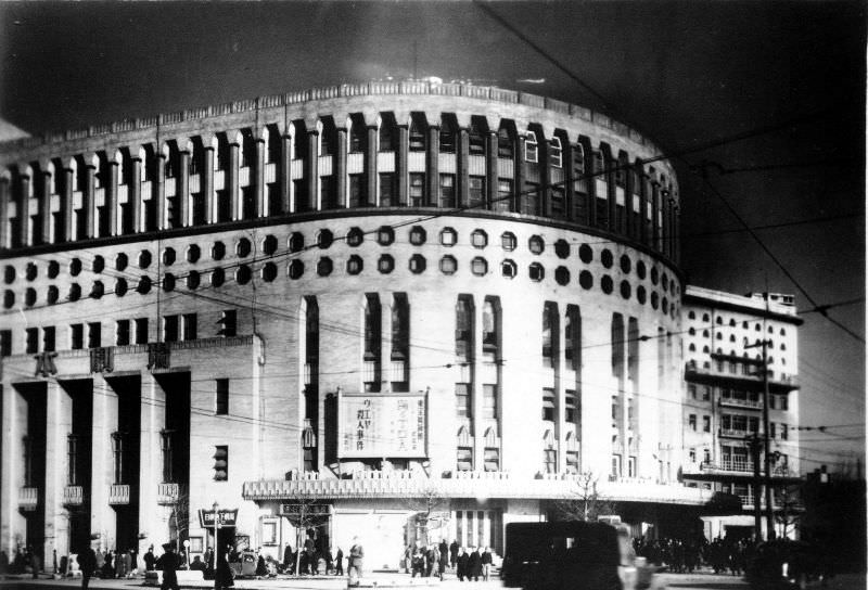 The Nichigeki theatre, Ginza, 1940s.
