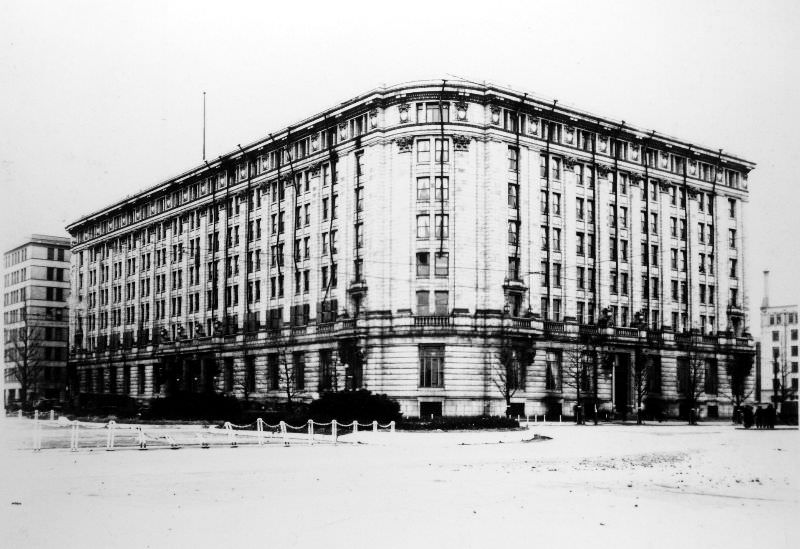 Yusen Building, Marunouchi, 1940s.