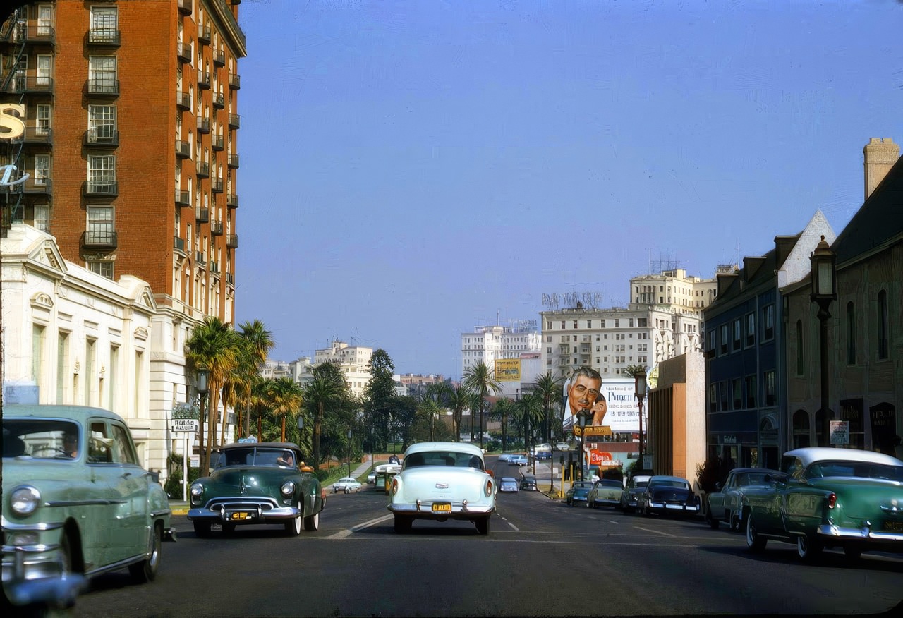 Wilshire Blve including Bryson Hotel, 1954