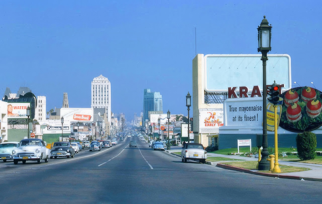Looking down Wilshire in Hancock Park, 1950s