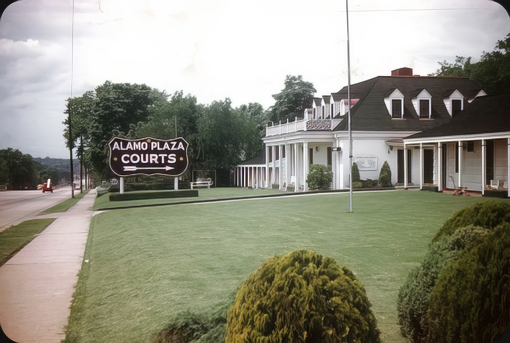 Neon Dreams and Painted Promises: Vintage Nashville Signs in the 1940s