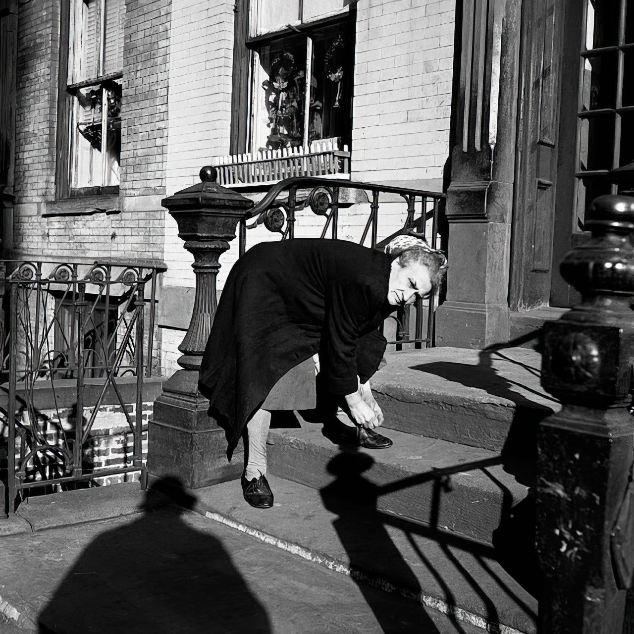 Stunning and Creative Self-Portraits by Vivian Maier that Redefine the Selfie