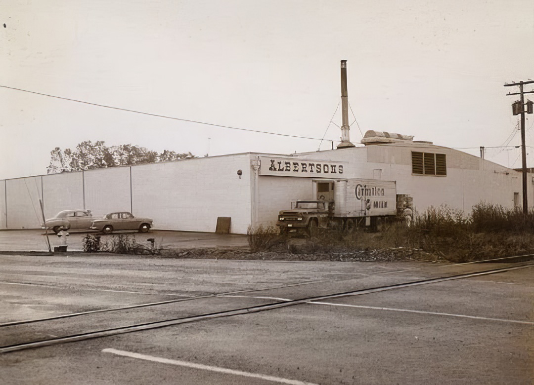 A Photographic Journey Through 1960s Washington Signs