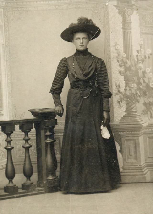 Swedish woman, Nosund, Sweden studio