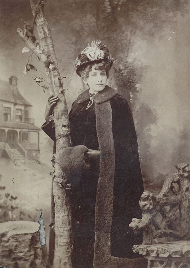 Woman in winter attire, Sunbeam Gallery, Peoria, Illinois