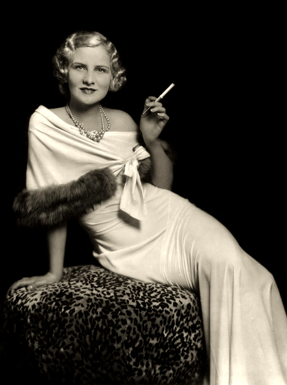 The Anonymous Enchantresses of the Ziegfeld Follies: A Photographic Journey through Time with Alfred Cheney Johnston