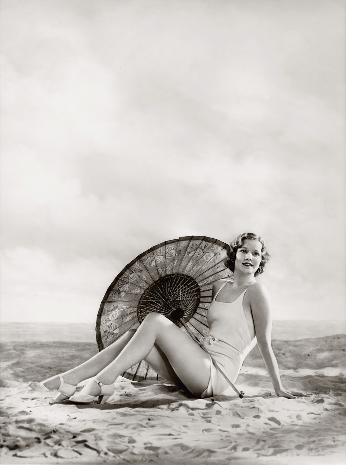 The Anonymous Enchantresses of the Ziegfeld Follies: A Photographic Journey through Time with Alfred Cheney Johnston