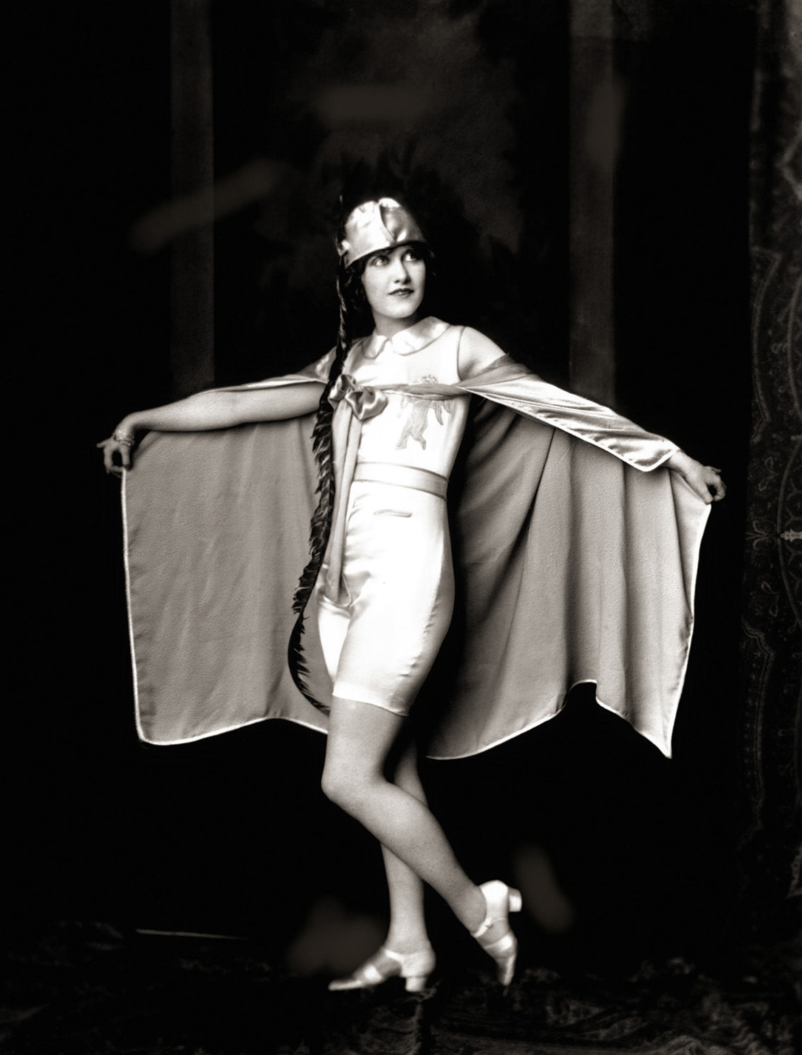 The Anonymous Enchantresses of the Ziegfeld Follies: A Photographic Journey through Time with Alfred Cheney Johnston