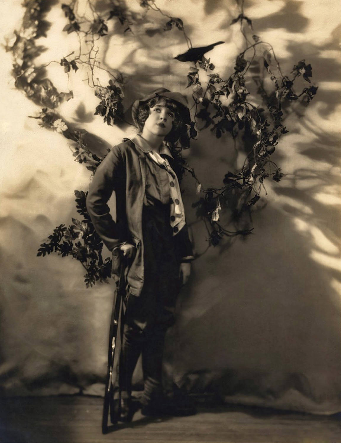 The Anonymous Enchantresses of the Ziegfeld Follies: A Photographic Journey through Time with Alfred Cheney Johnston