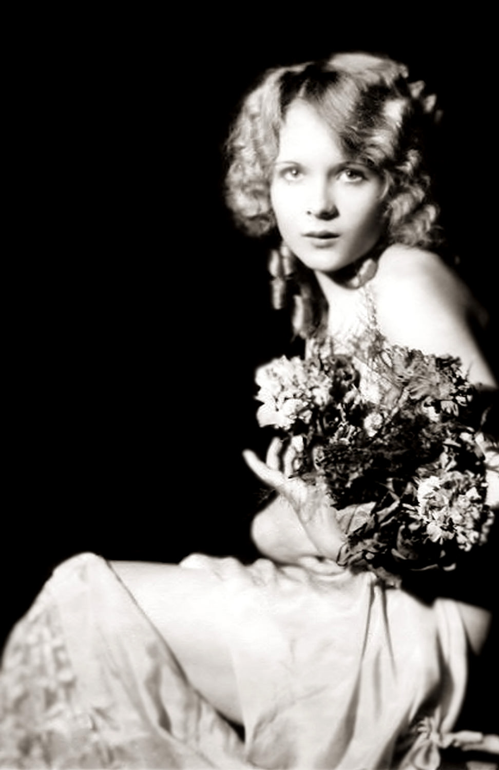 The Anonymous Enchantresses of the Ziegfeld Follies: A Photographic Journey through Time with Alfred Cheney Johnston