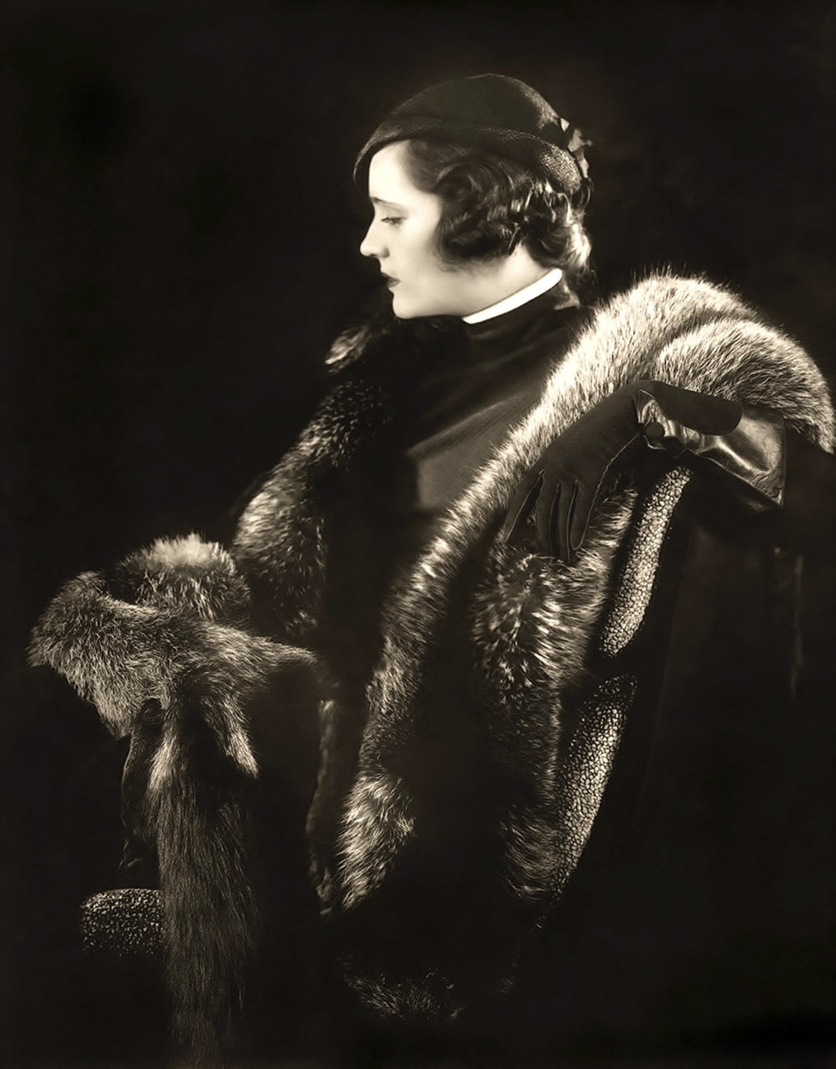 The Anonymous Enchantresses of the Ziegfeld Follies: A Photographic Journey through Time with Alfred Cheney Johnston