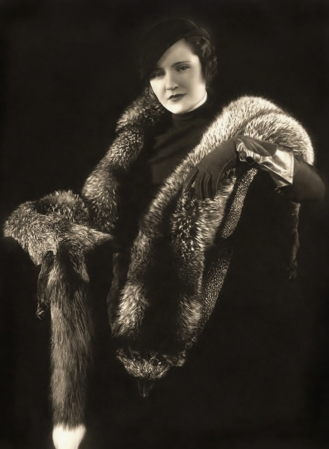 The Anonymous Enchantresses of the Ziegfeld Follies: A Photographic Journey through Time with Alfred Cheney Johnston