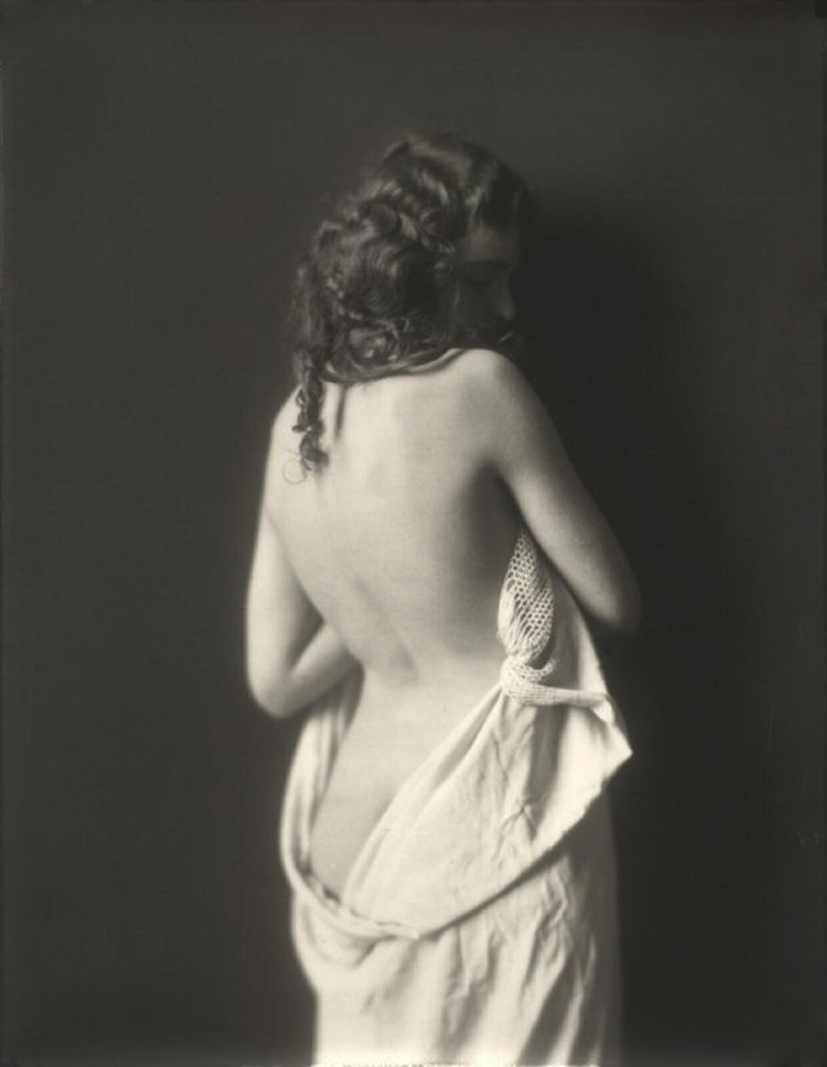 The Anonymous Enchantresses of the Ziegfeld Follies: A Photographic Journey through Time with Alfred Cheney Johnston