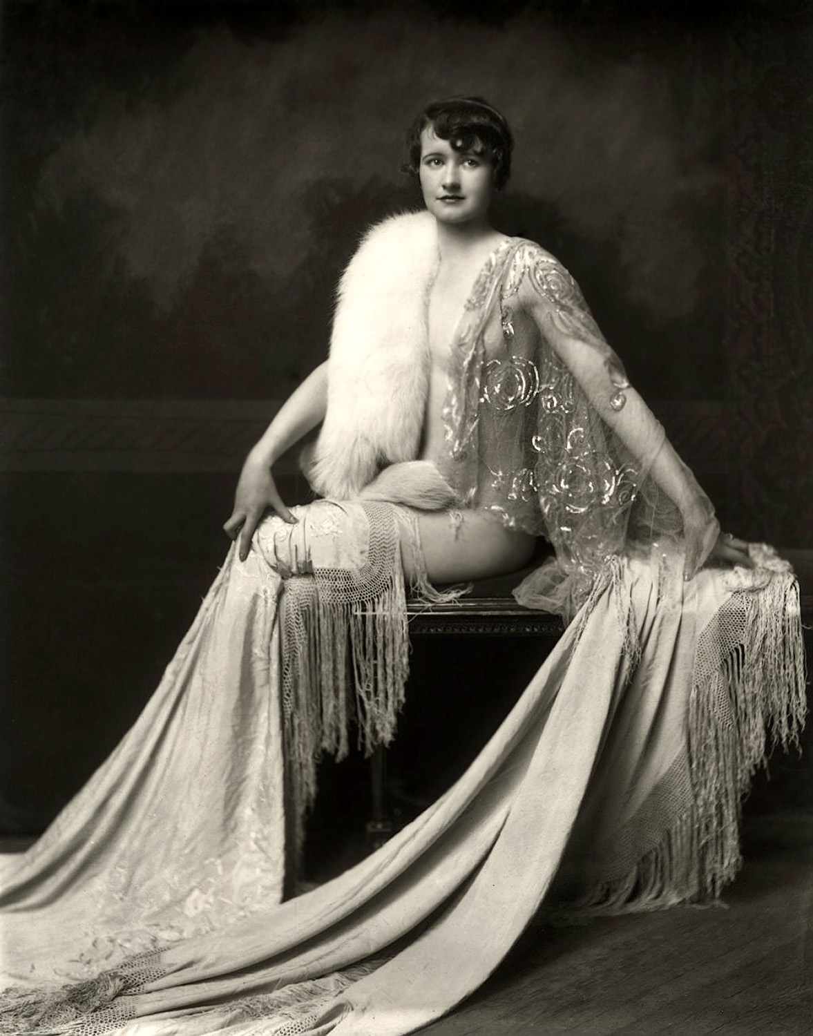 The Anonymous Enchantresses of the Ziegfeld Follies: A Photographic Journey through Time with Alfred Cheney Johnston